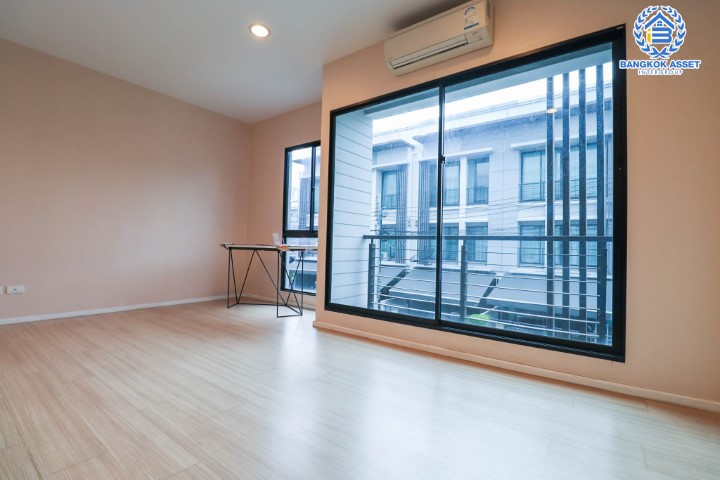 *****ทาวน์โฮมมือสองย่านนนทบุรี ม.บ้านกลางเมือง รัตนาธิเบศร์ หลังมุม! เนื้อที่ 25.6 ตร.ว. ฟังก์ชัน 3 ห้องนอน 3 ห้องน้ำ 2 ที่จอดรถ แถมฟรี! 4 เครื่องปรับอากาศ บ้านหันทิศเนือ บนทำเลเยี่ยม ใกล้รถไฟฟ้าสายสีม่วง "สถานีแยกนนทบุรี 1" เพียง 10 นาที